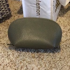 Cuyana cosmetics pouch